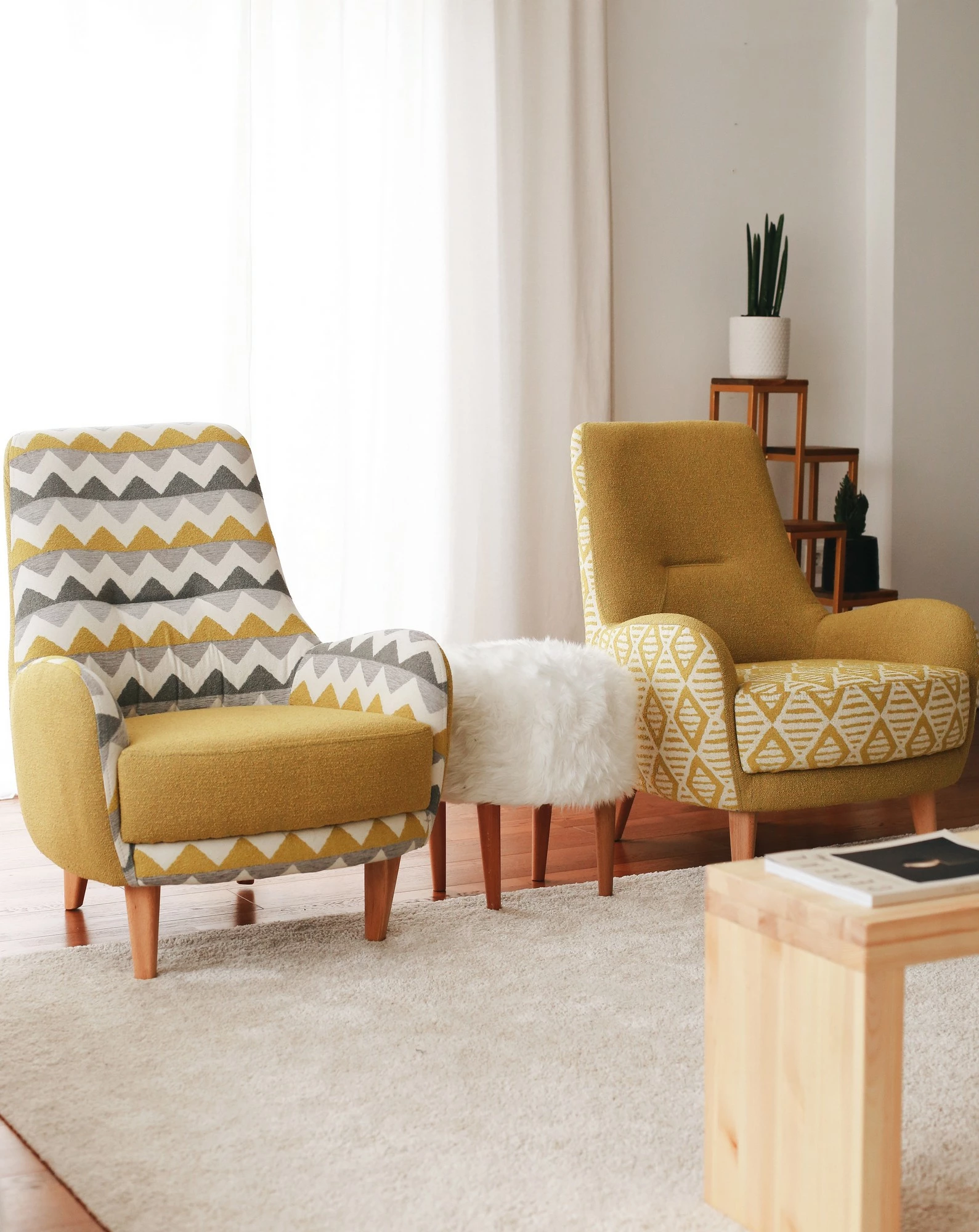 Karrige Wing Atelier del Sofa, model Zikzak, ngjyrë e verdhë