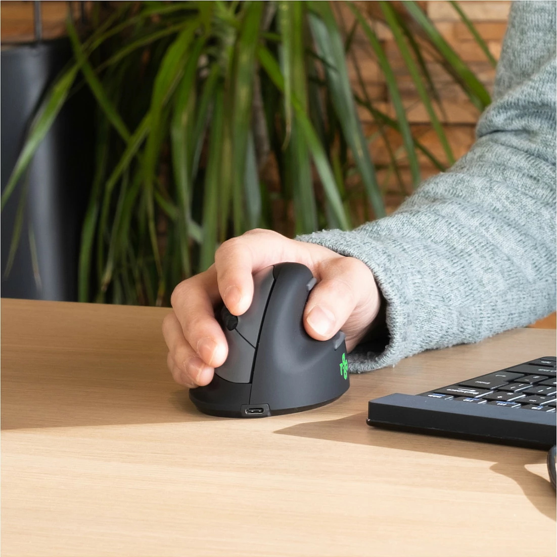 Maus ergonomik R-GO HE Break, vertikal, Bluetooth, 2400 DPI, i vogël (për dorë 