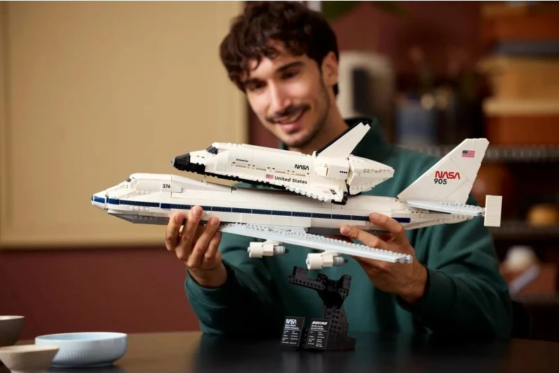 Set LEGO Icons për të rritur, Shuttle Carrier