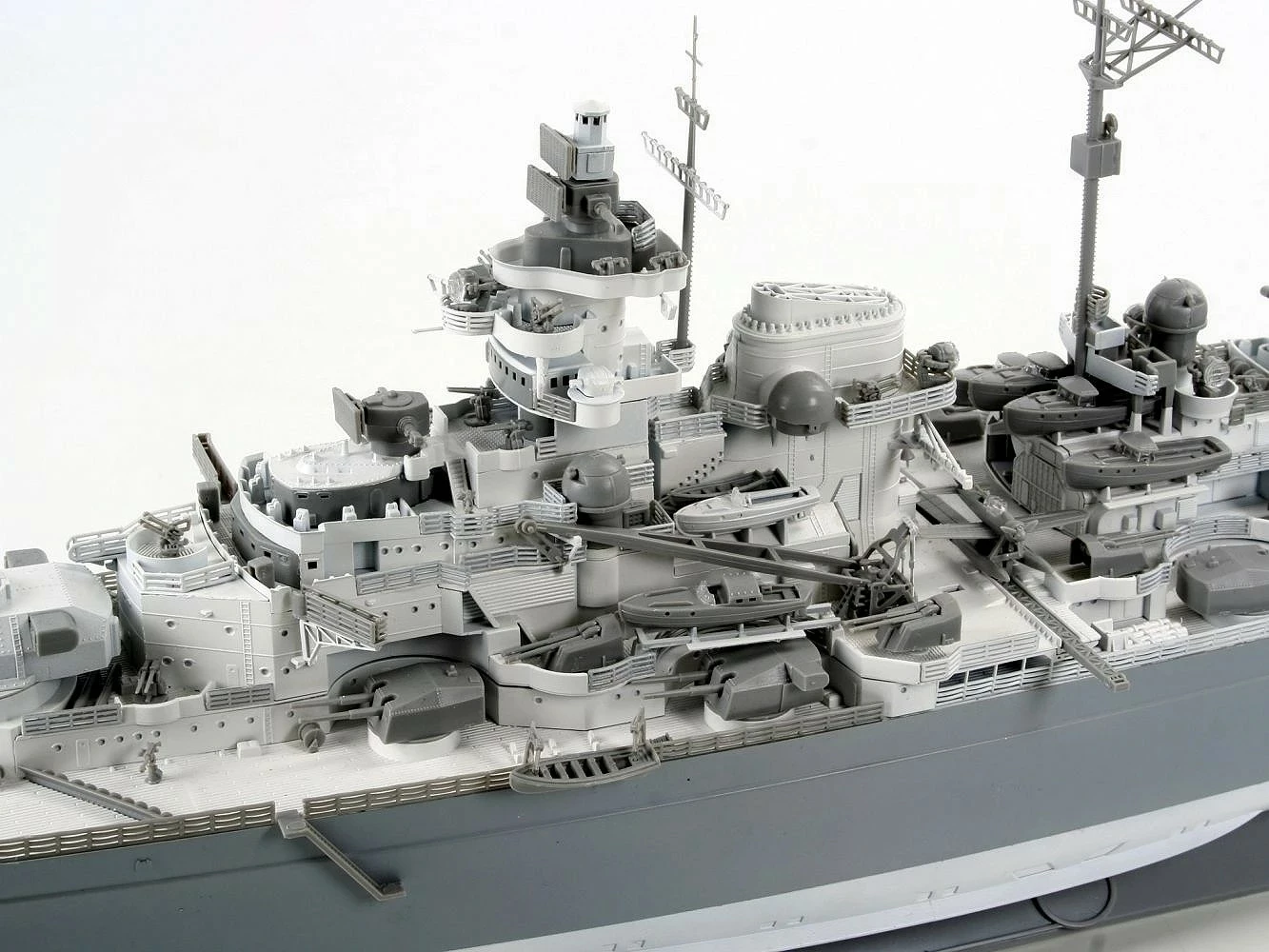 Model plastik anije Revell Tirpitz REV-05096, shkallë 1:350, 585 pjesë, gjatësi rreth 71.7 cm