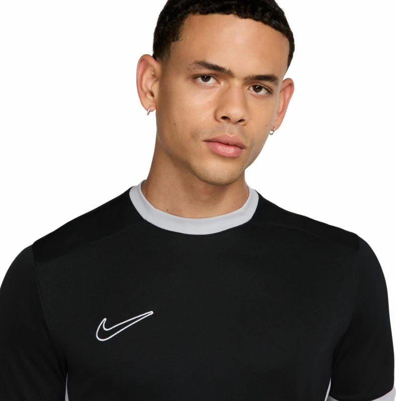 Maicë për meshkuj Nike, e zezë