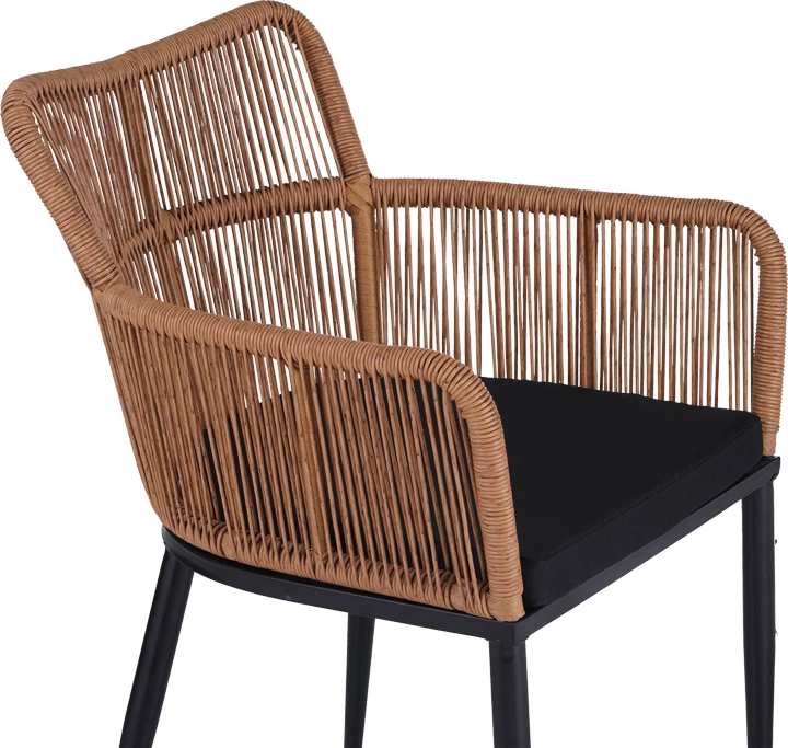 Karrige Naoki Pakoworld pe rattan -metal, përfundim natyral, këmbë/jastëk të zi, 59x62.5x78cm