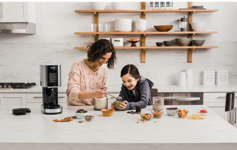 Makineri akullore Ninja NC300EU 470 ml, 7 programe, 3 enë, e zezë/argjendtë