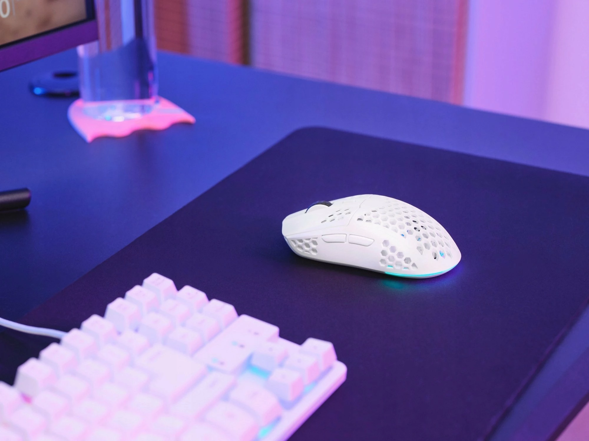 Maus Trust GXT 929W Helox (25390) wireless 2.4GHz 6400 DPI RGB, e bardhë