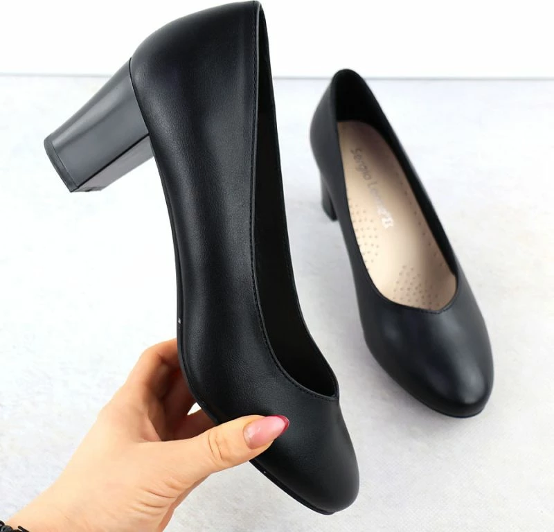 Këpucë me take të ulët për femra Sergio Leone, të zeza