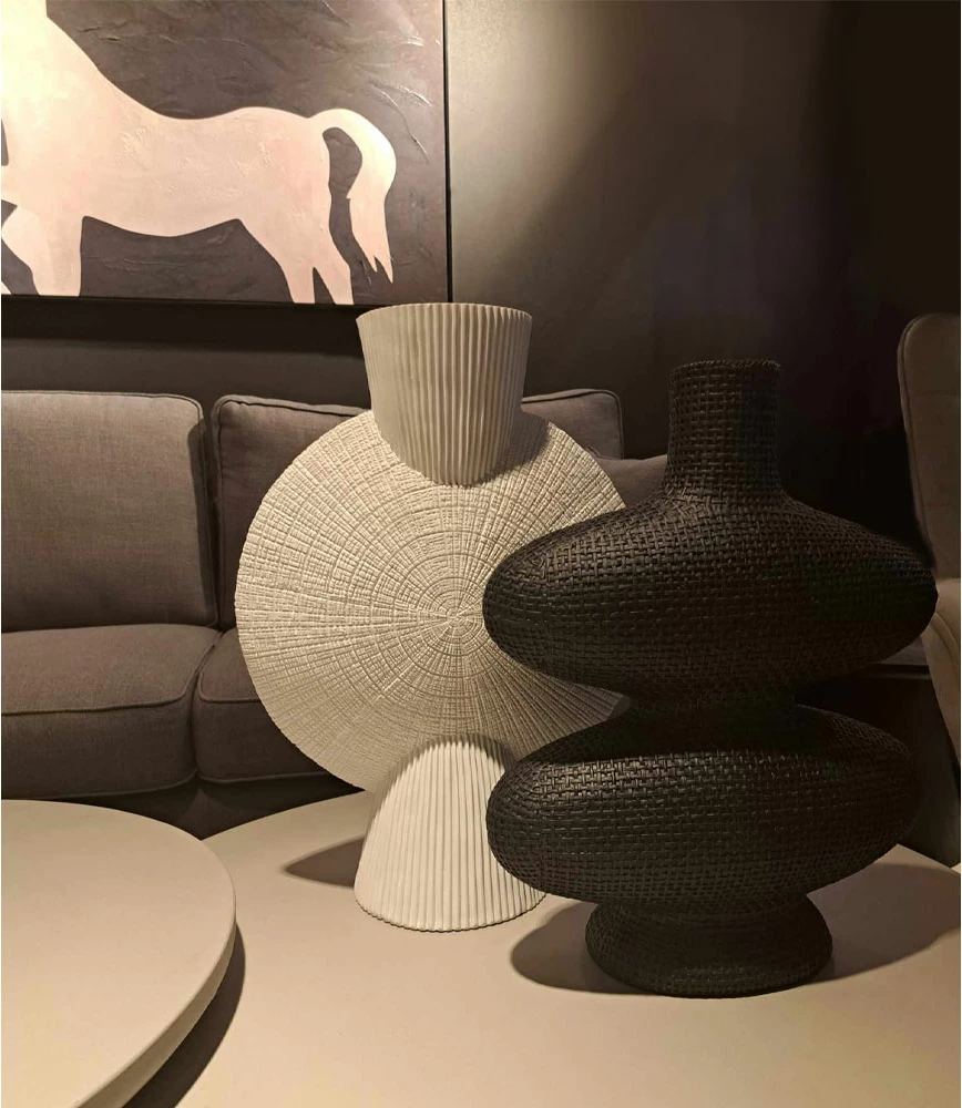 Vazo dekorative Randi, polirezine, e zezë, 32x15x39cm