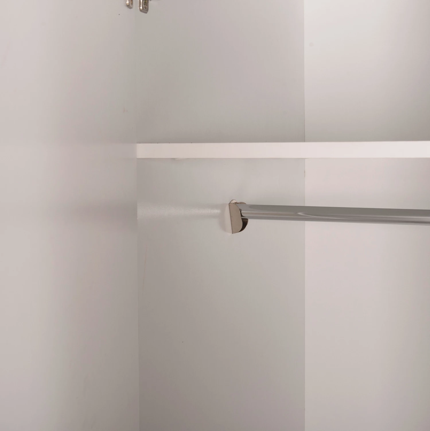 Dollap 3-fletësh CARLY FH384.05 me 2 sirtarë ngjyrë e bardhë 150x55x180H cm