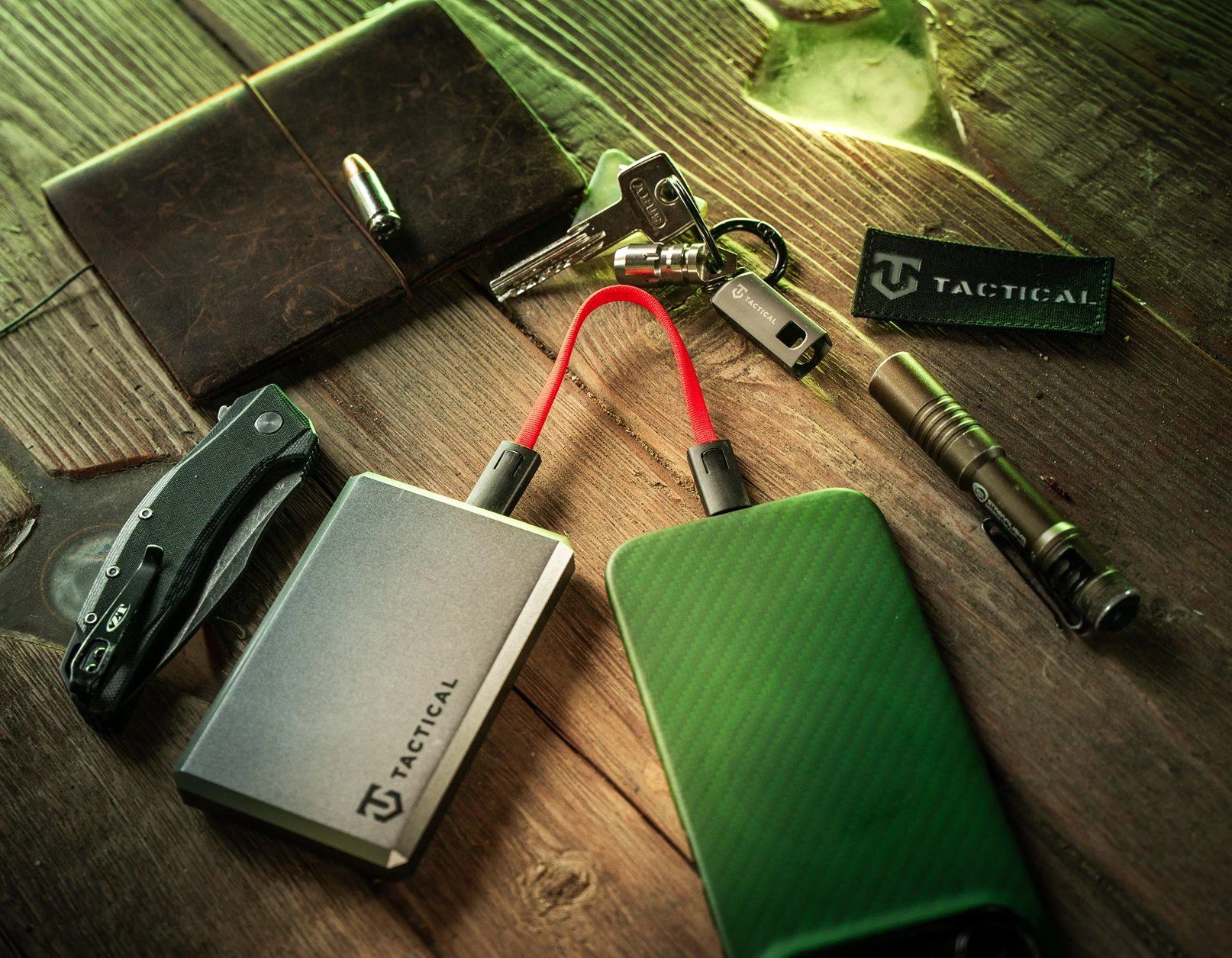 Kabllo data Tactical OODA LOOP USB-C në USB-C 15 cm 60 W me varëse çelësash/karabinë, e kuqe