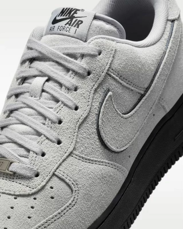 Atlete meshkuj Nike Air Force 1 '07 LV8 HQ1966-001 [Madhësia: 42]