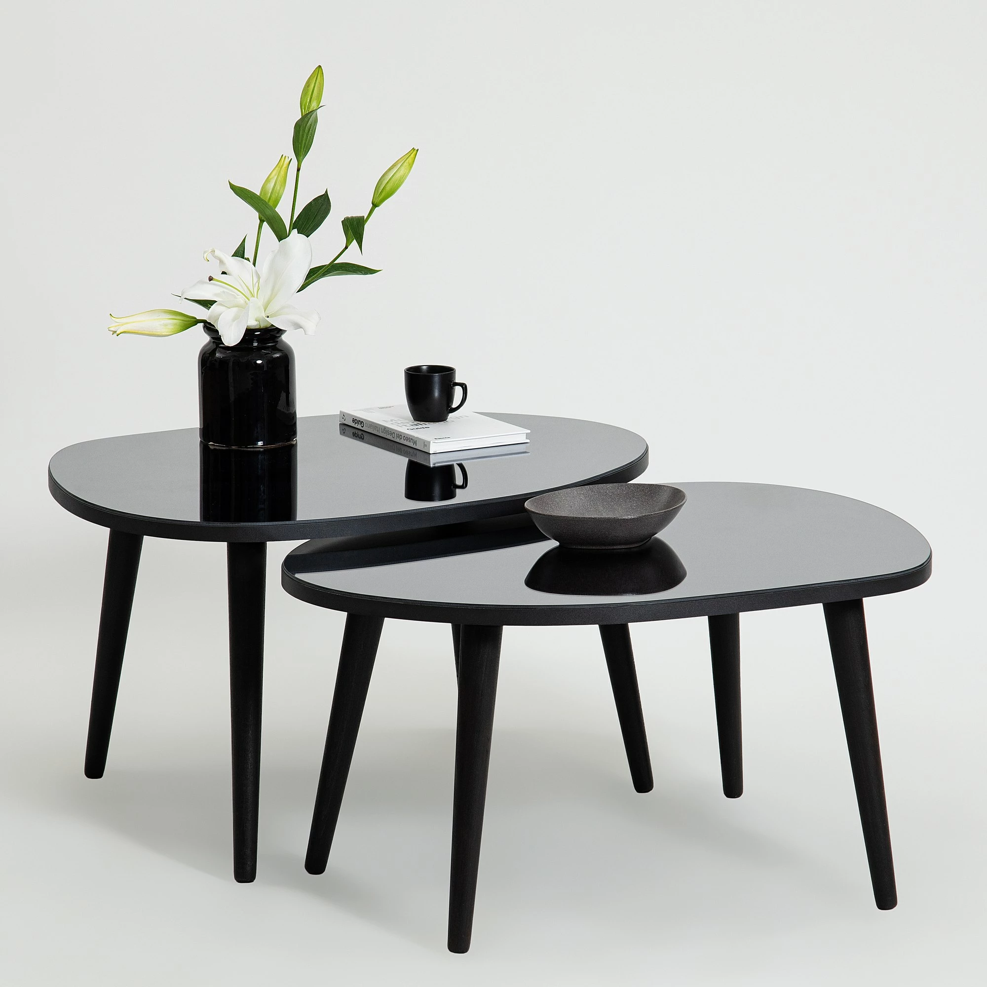 Set tavolinash të mbivendosura Hanah Home, Gusto, 2 copë, ngjyrë e zezë dhe fume