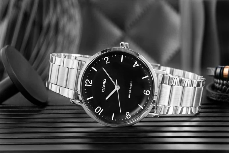 Orë dore për meshkuj CASIO, argjendtë