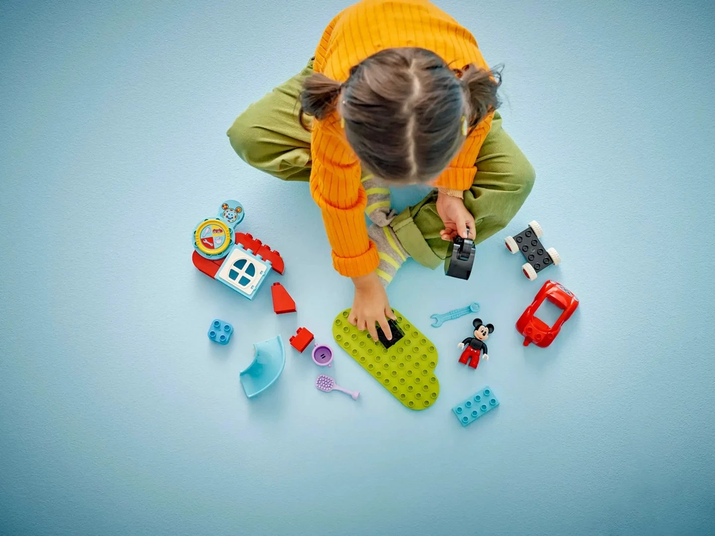 Set LEGO DUPLO Mickey Mouse Friends Club dhe Makina