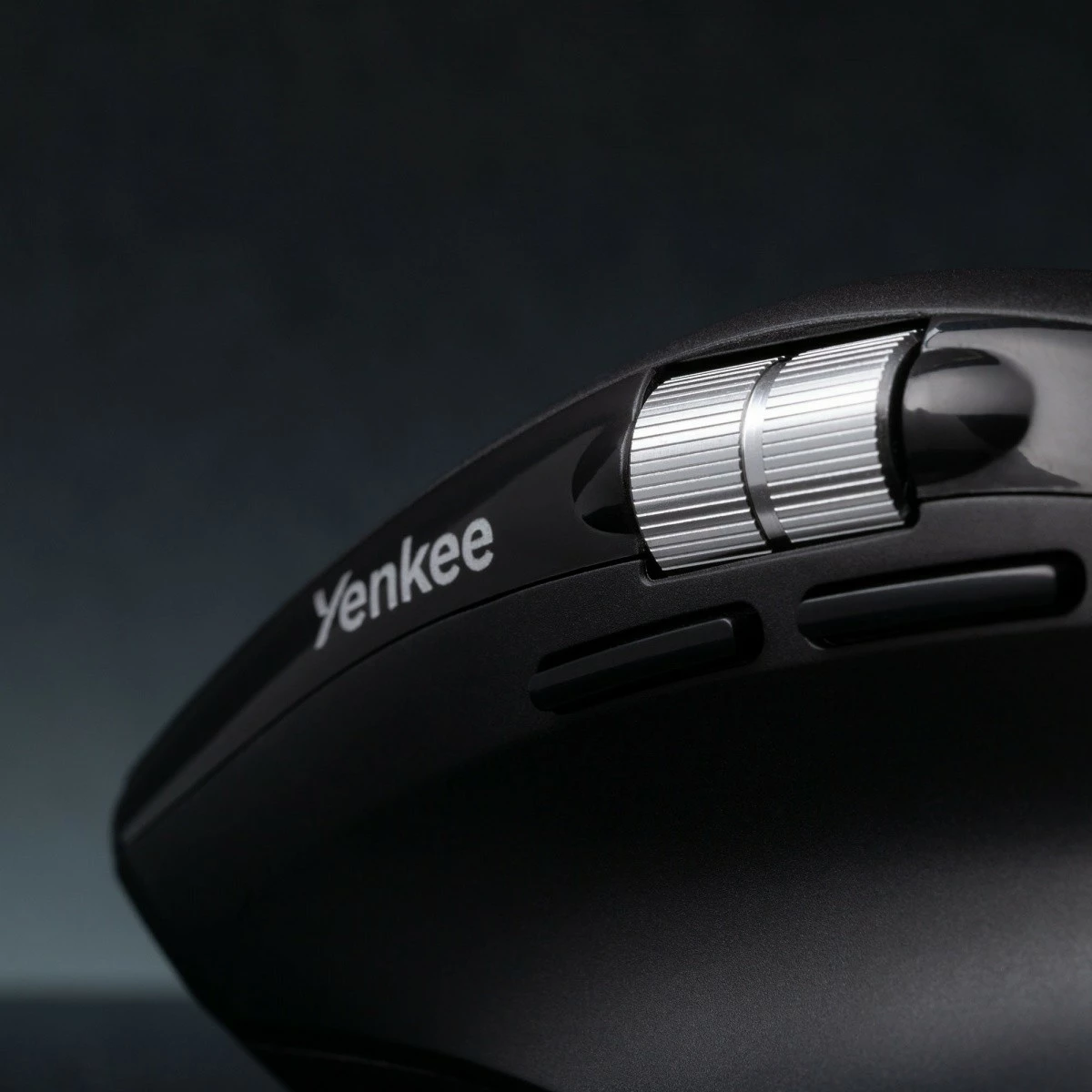 Maus wireless YENKEE SPIN YMS 2095B, 1000–4800 DPI, 7 butona, bateri e rikarikueshme Li-Ion, 2x Bluetooth + 2.4GHz USB, i zi, me kabllo karikimi USB-C