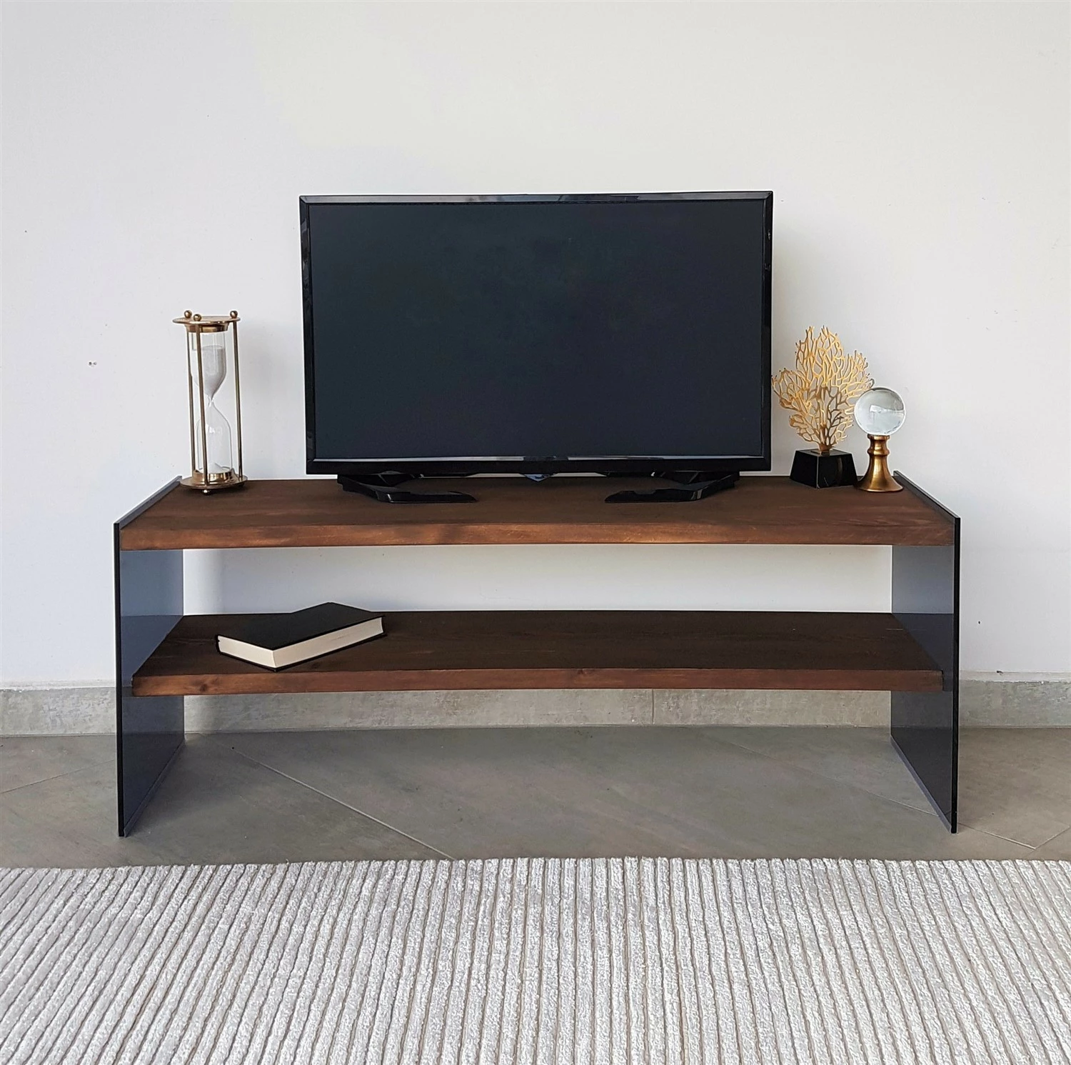 Komodë TV Hanah Home, TV100, ngjyrë arre, xham i temperuar, 120x45x35cm