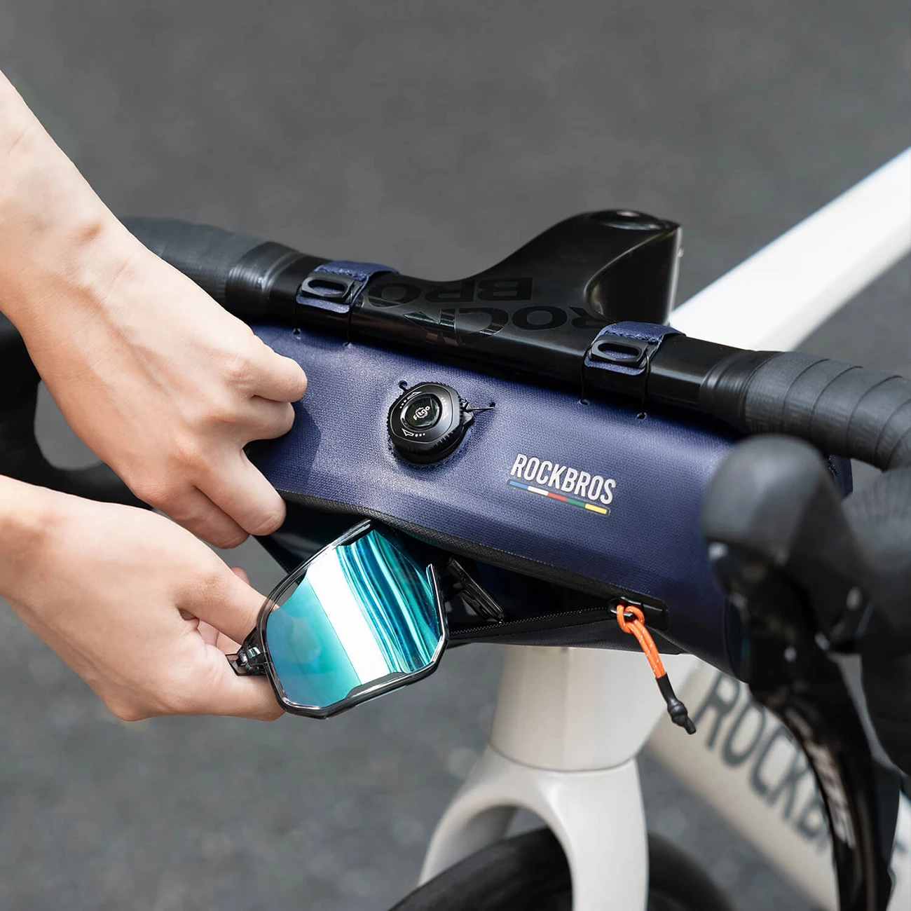 Çantë timoni biçiklete Rockbros AS-143 Road To Sky 2L waterproof blu, paketim qese folie