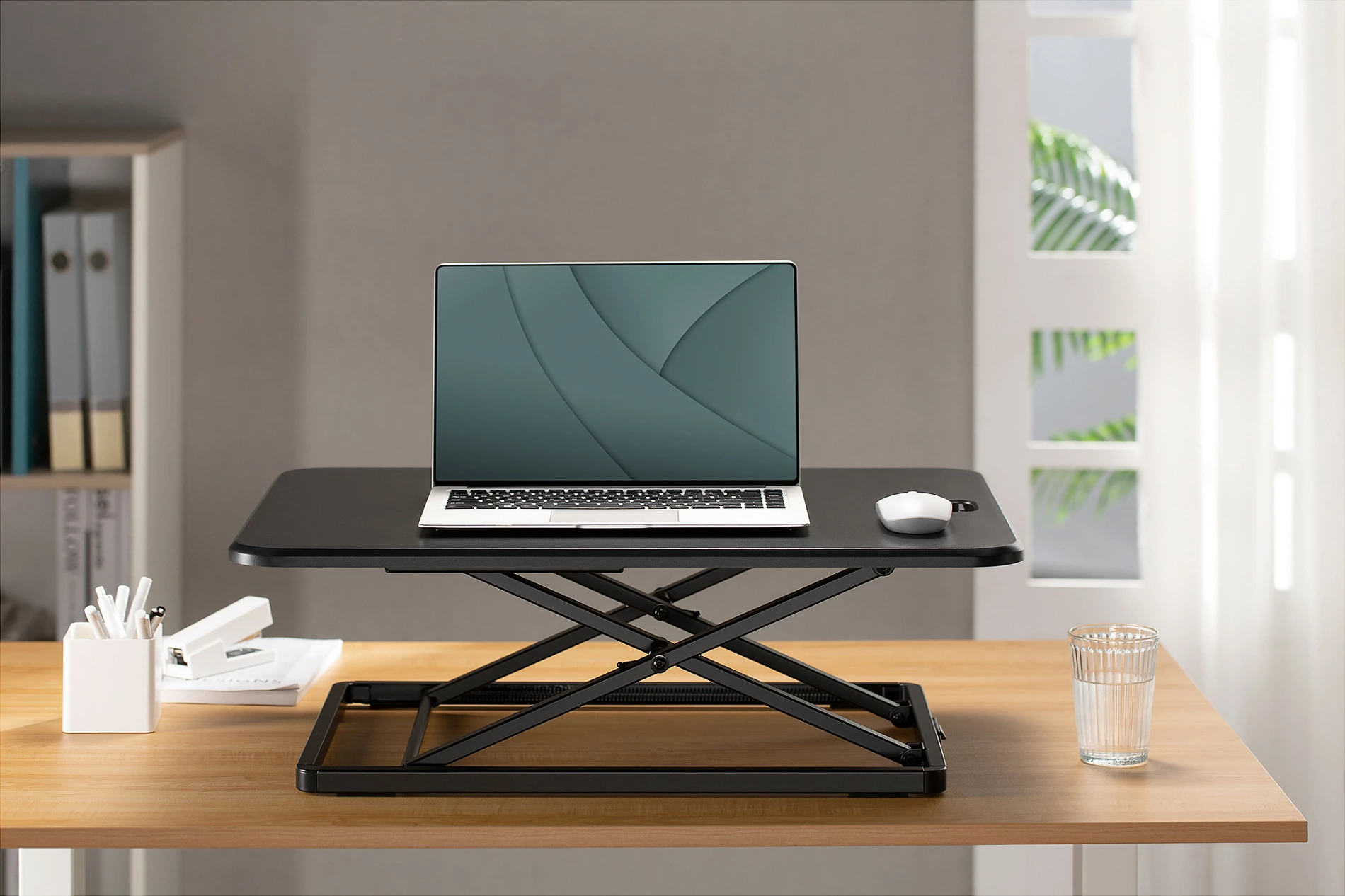 Mbajtëse laptopi Digitus 67x47cm, e rregullueshme dhe e palosshme, 8kg, e zezë
