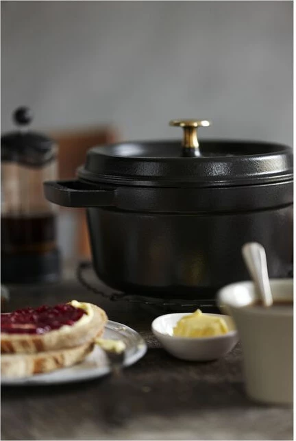 Cocotte STAUB, 18 cm, e rrumbullakët, e zezë, prej gize