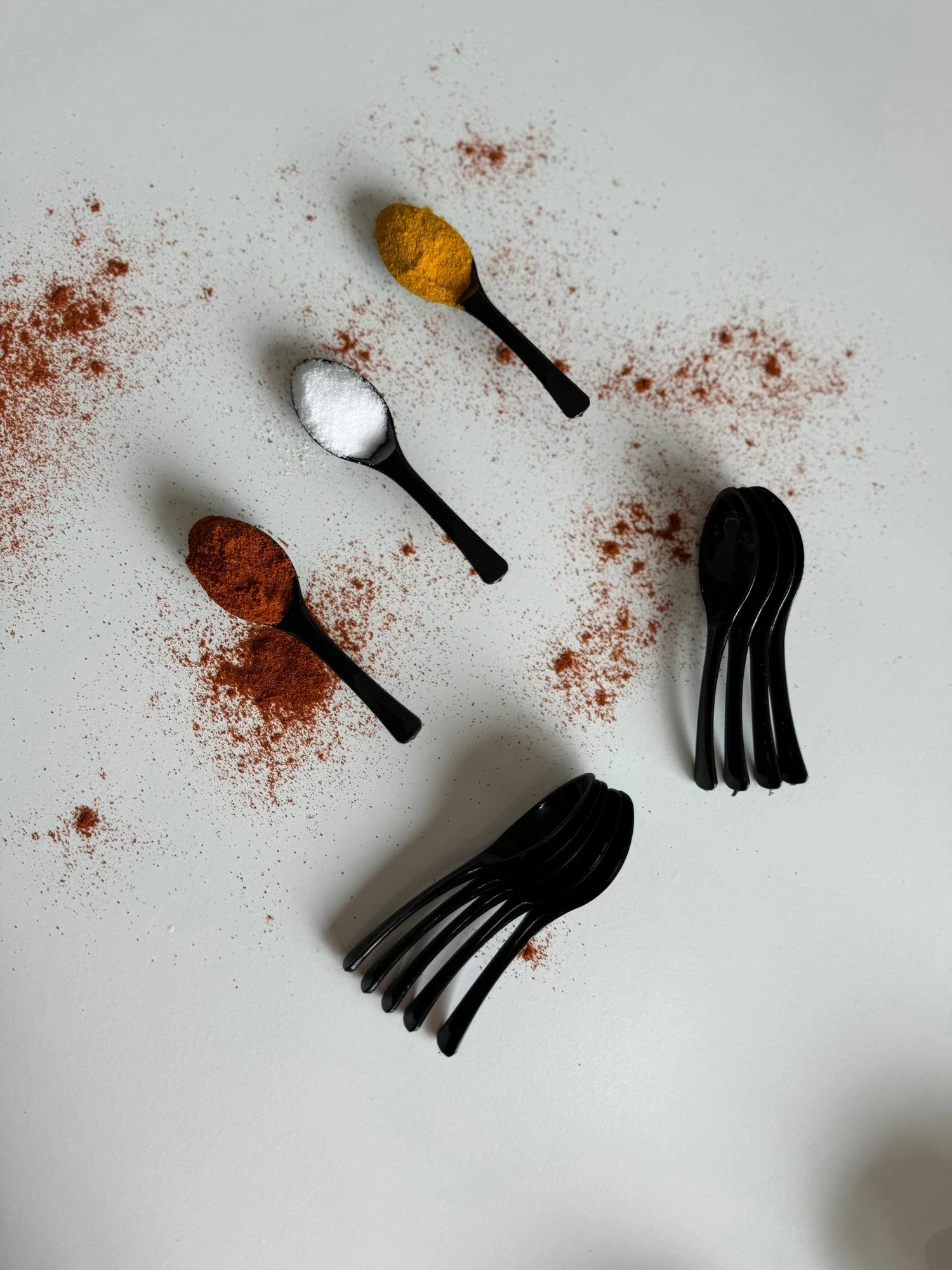 Set lugësh plastike, 12 copë, ngjyrë e zezë, Hermia, EKR-002