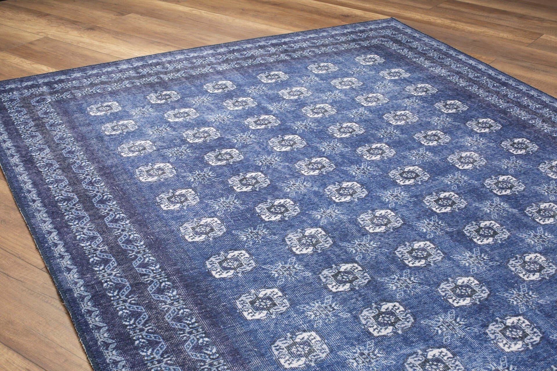 Qilim (230 x 330) Conceptum Hypnose, Blues Chenille - e kaltër e errët AL 277