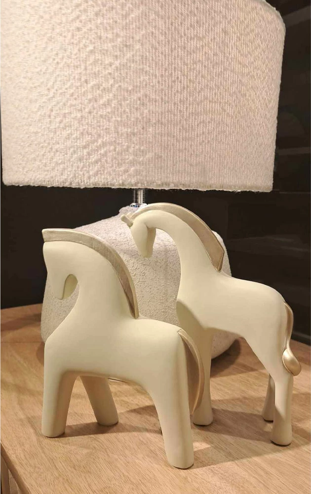 Dekor kalë Jasper, polirezine, bezhë me të artë, 19x6x23cm