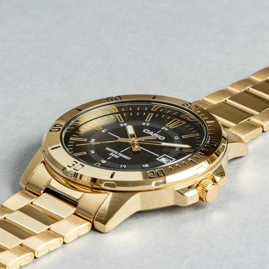 Orë dore Casio MTP-VD01G-1CV, e artë/zezë