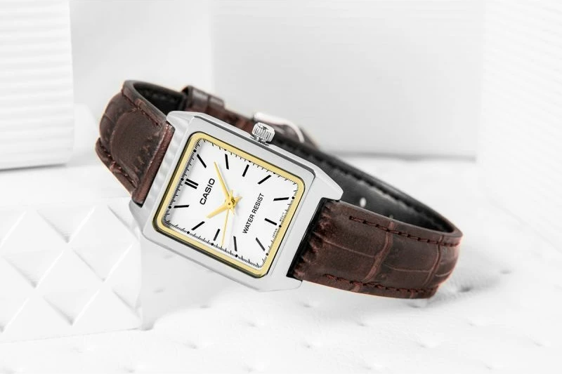 Orë dore për femra Casio, kafe