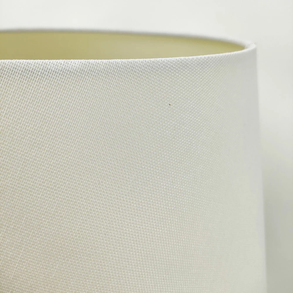 Llambë tavoline Elysia, qeramike gri e çelët, abazhur prej liri të bardhë, 35x35x58cm