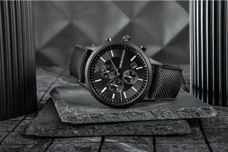 Orë dore për meshkuj Emporio Armani, e zezë