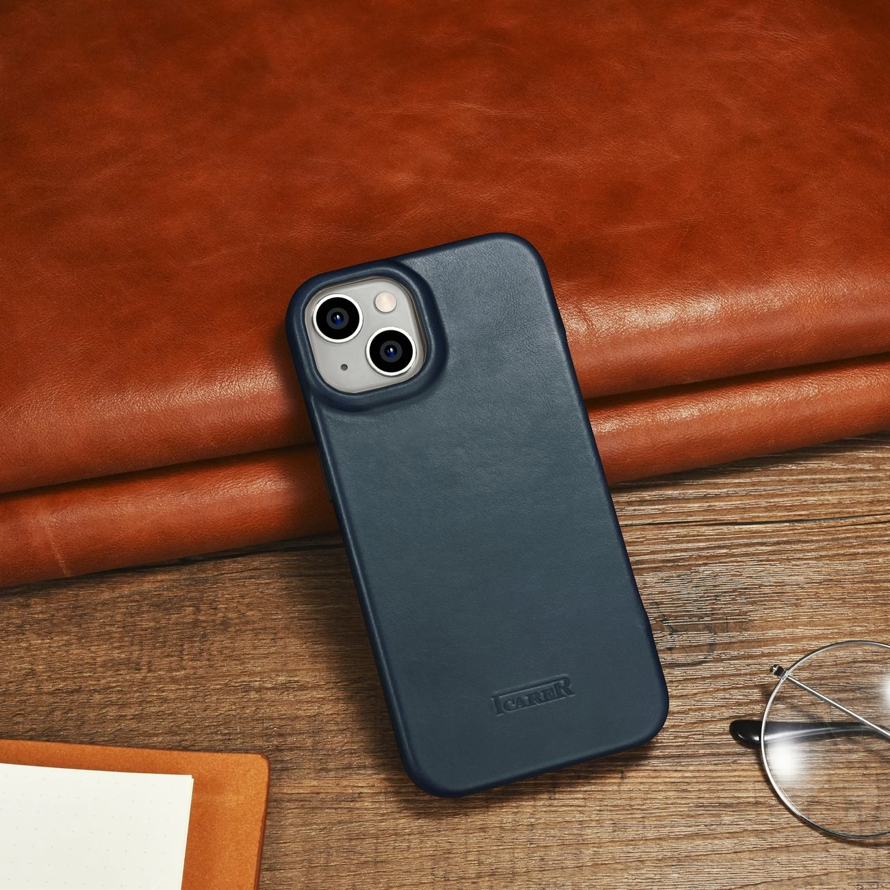Mbështjellës iCarer Oil Wax Premium Leather Folio për iPhone 14 Plus, MagSafe, kaltër