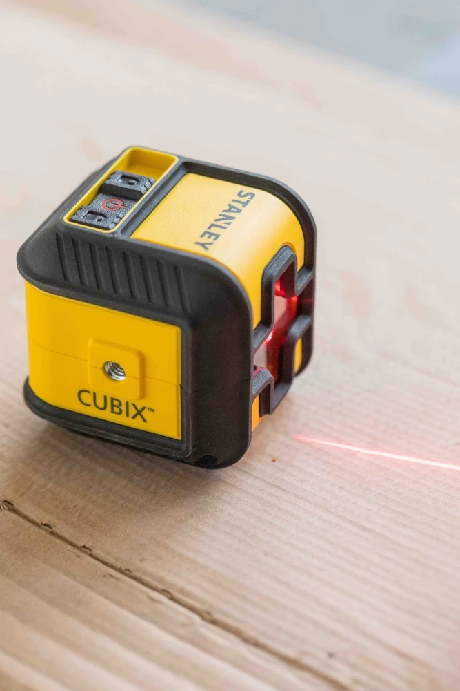 Nivel laser kryq Stanley Cubix Red Glow STHT77498-1 12 m, i kuq, set me mbajtës + 2x AA + kuti