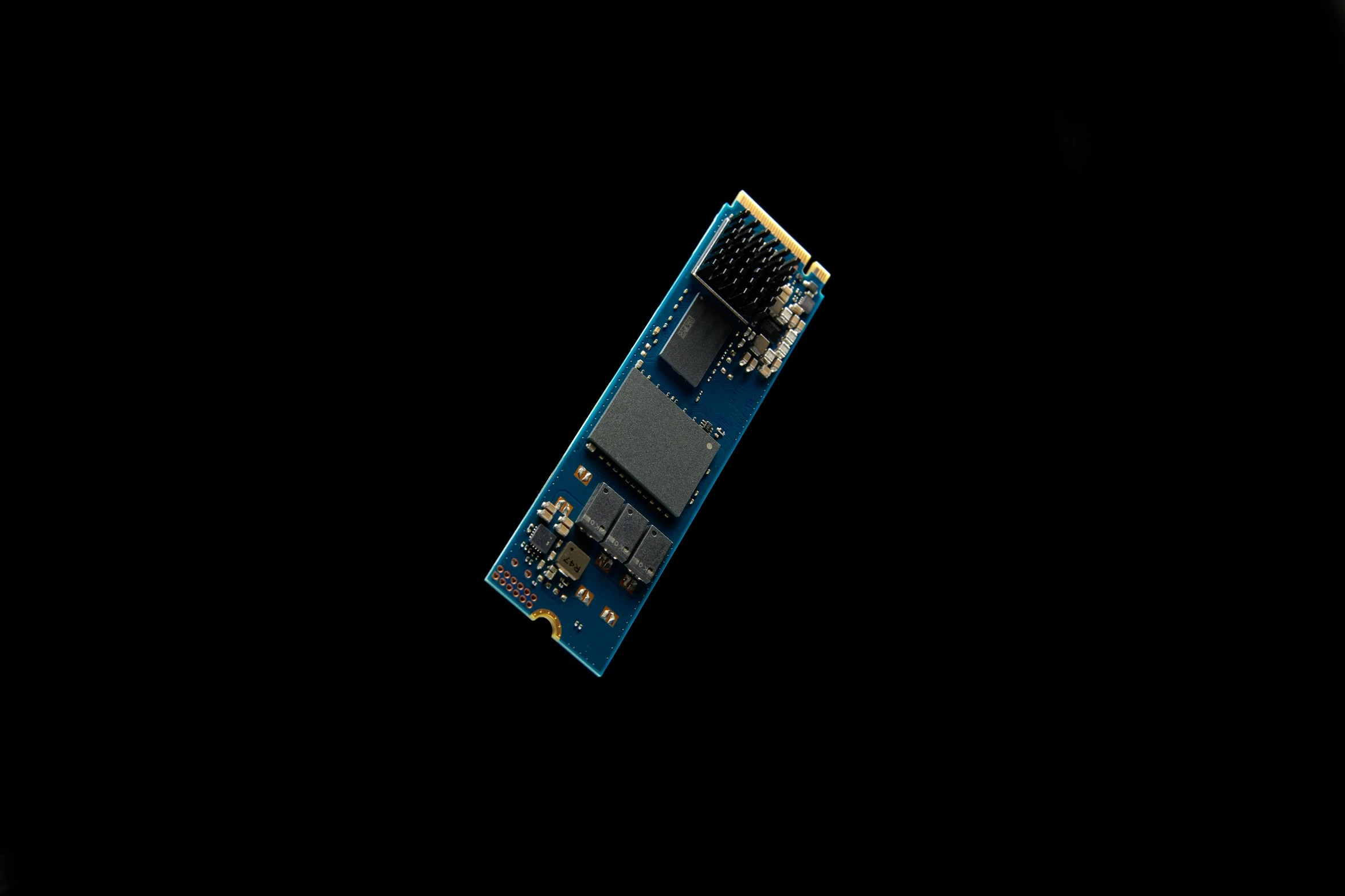 SSD Kingston DC2000B 240 GB PCIe 4.0 M.2, 4500 MB/s