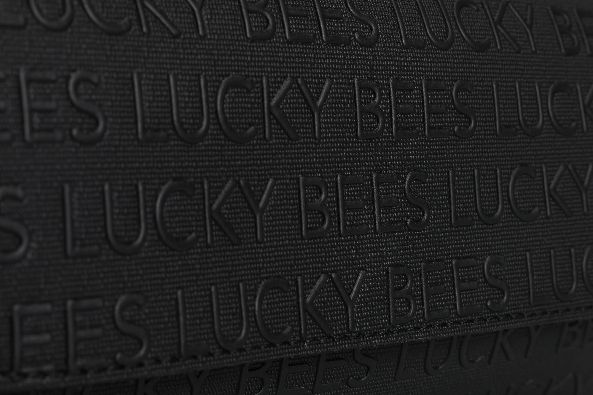 Çantë crossbody Lucky Bees, e zezë, 1283