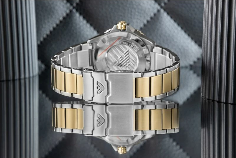 Orë dore meshkuj Emporio Armani World Explorer AR11738, dyngjyrëshe