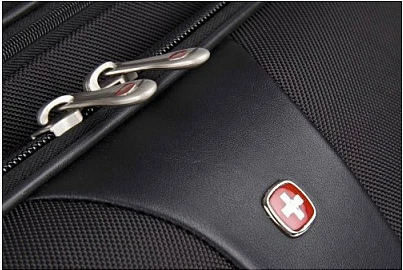 Set biznesi 2 pjesësh Wenger Patriot, trolley 17 inç me çantë notebook 15.4 inç, e zezë