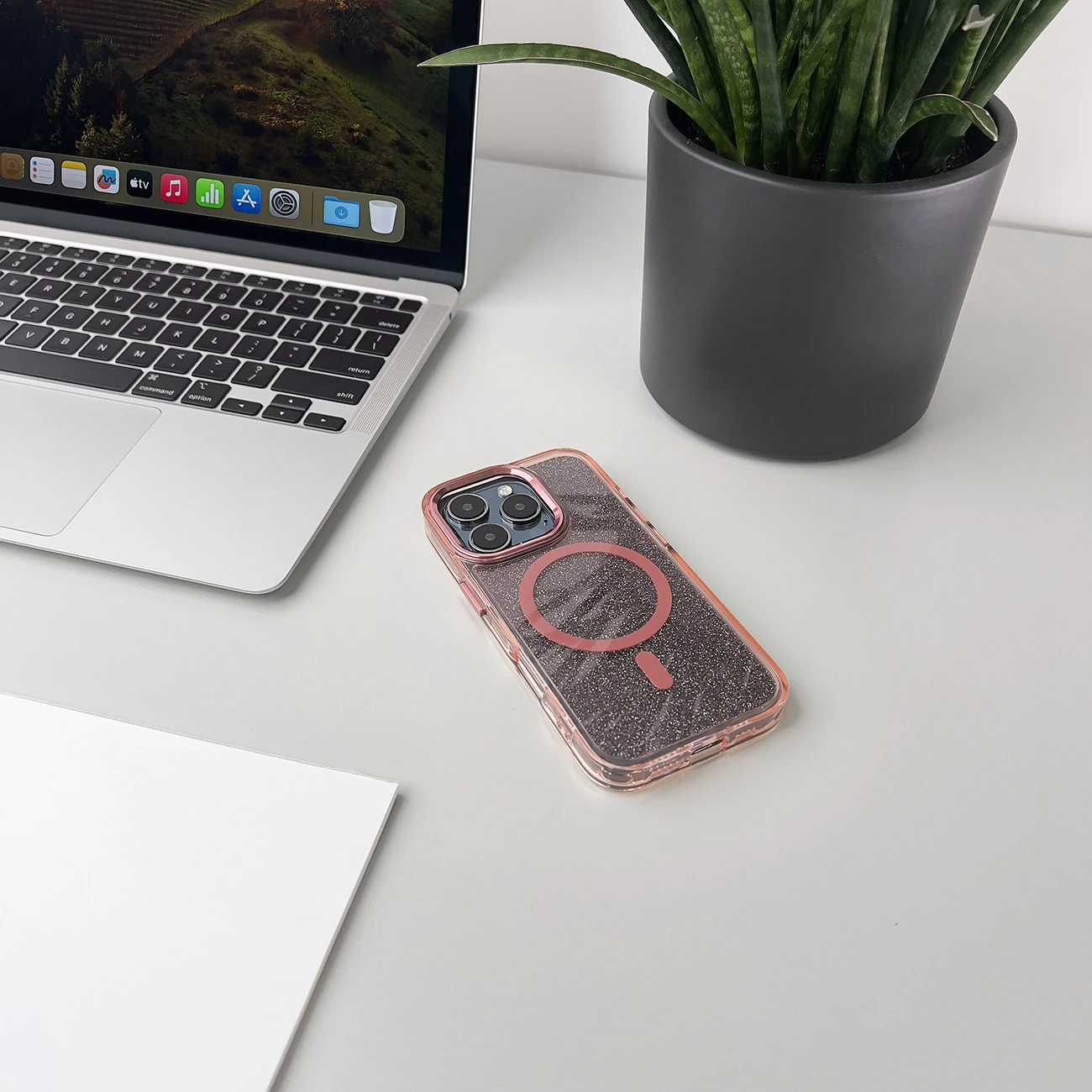 Mbështjellës Hurtel Glitter Case MagSafe për iPhone 16 Pro Max, rozë me shkëlqim