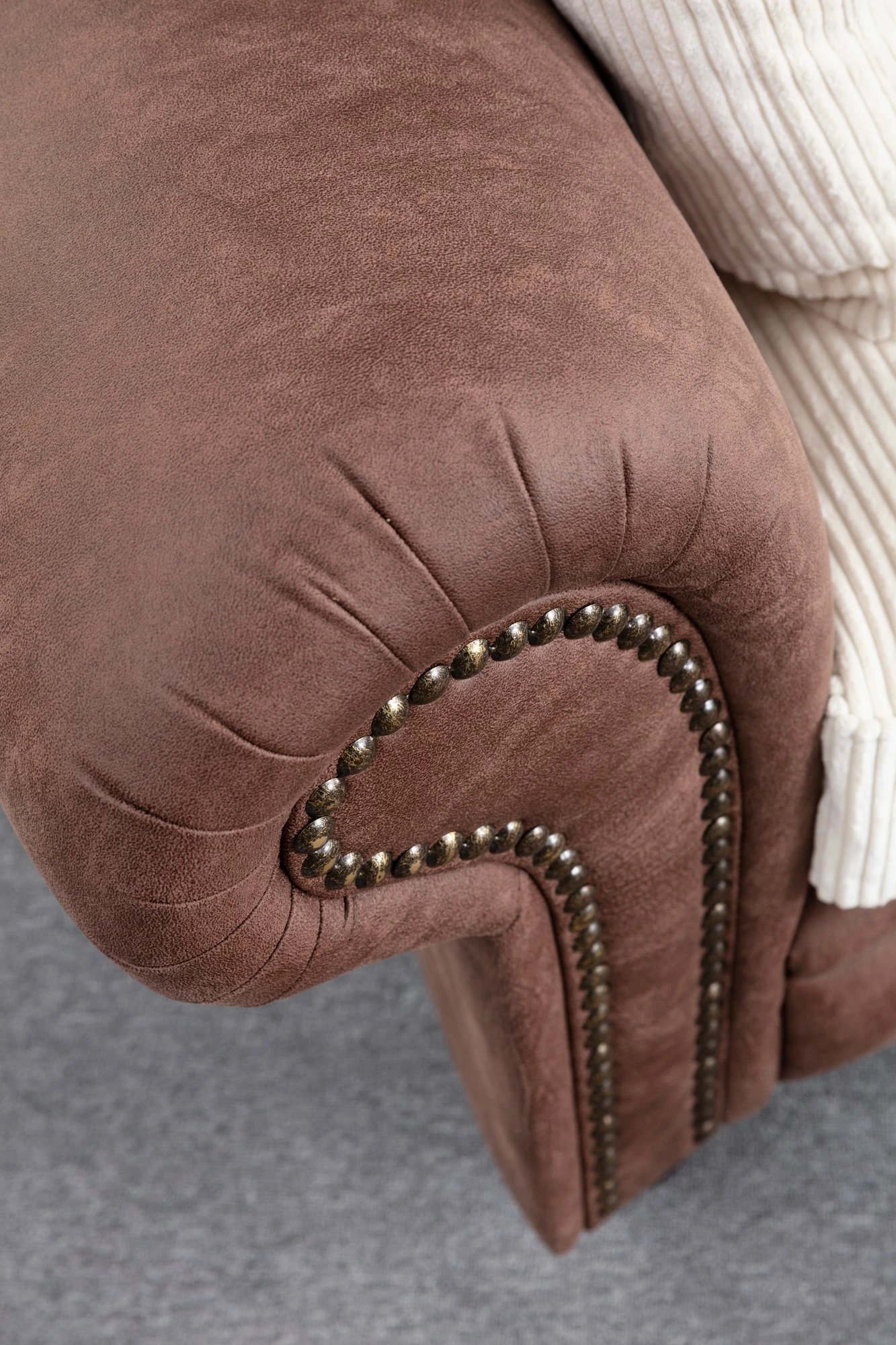 Divan treshe Atelier del Sofa, Fresno 3, kafe-bardhë