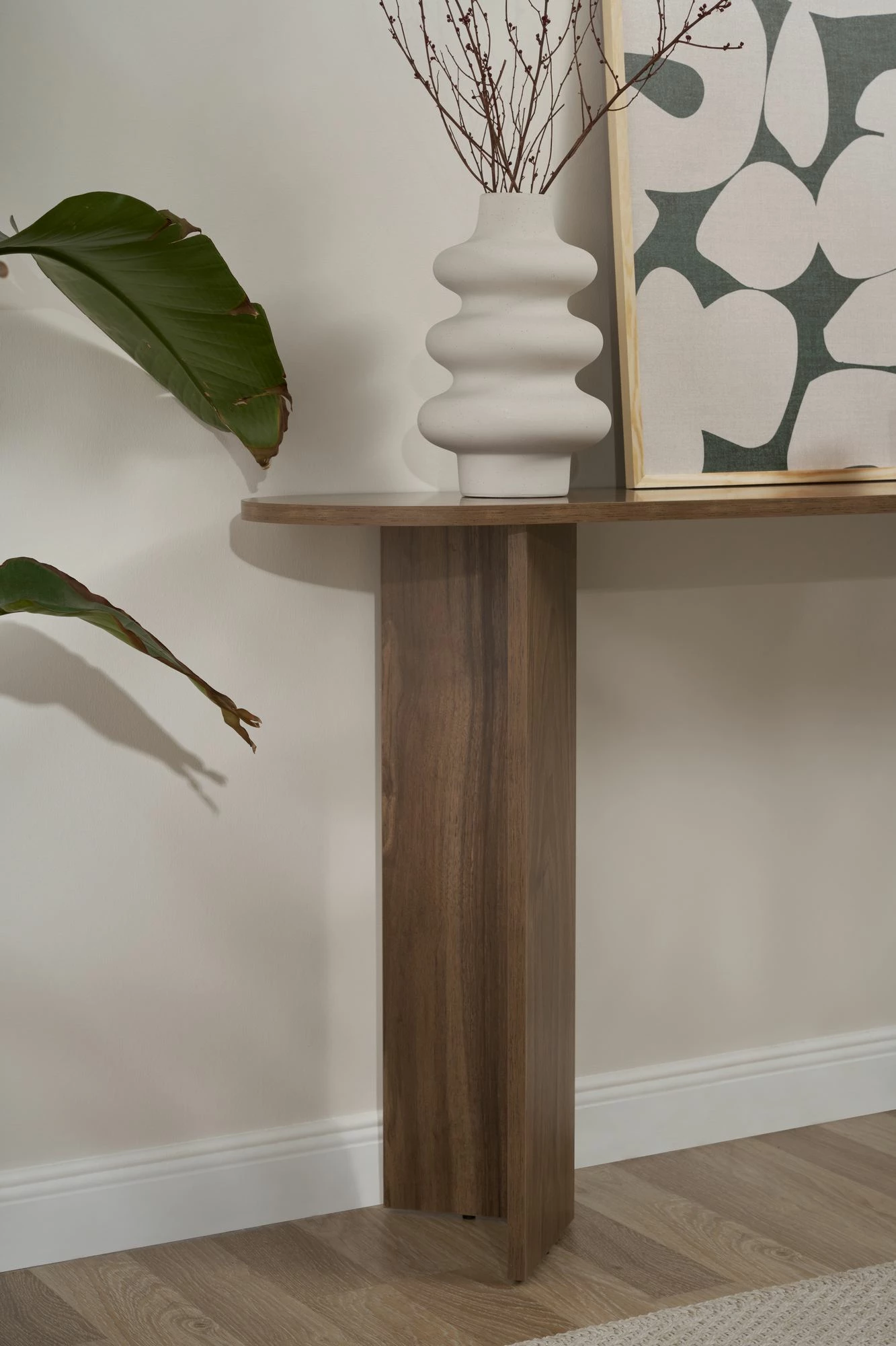 Komodë anësore Nordure, ngjyrë arre, Sira