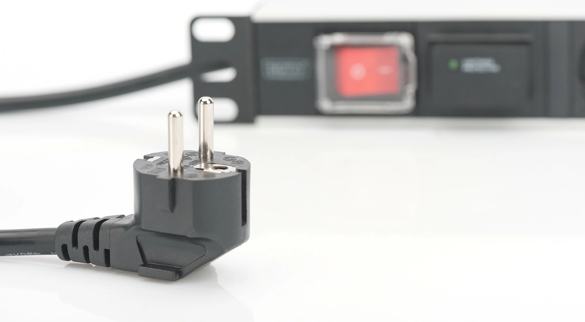 Steker listë Digitus 7 dalje, alumini, 2m, silver