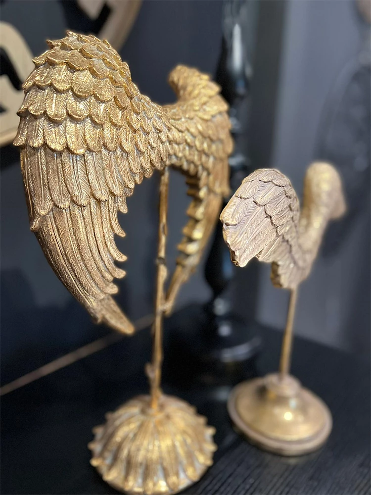 Dekor VOLE, krahë engjëlli, polirezine, ngjyrë ari, 27x14x41cm