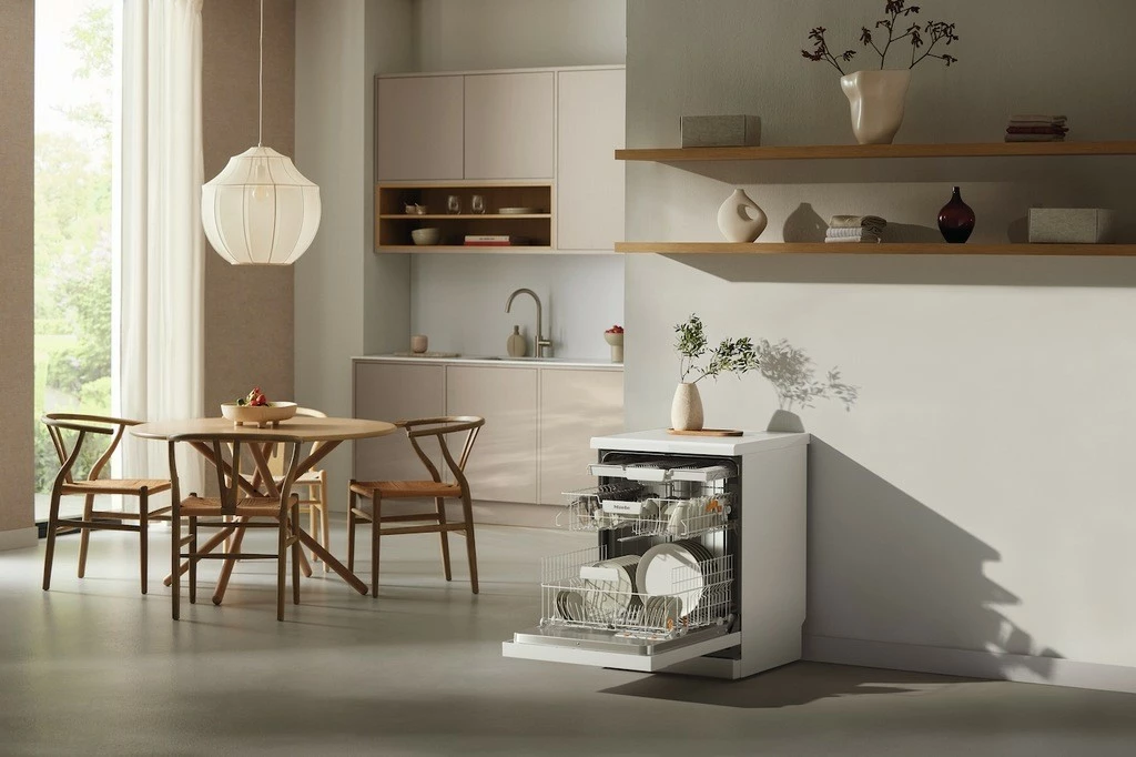 Lavastovilje Miele G 5611 SC Active, 14 servise, me qëndrim të lirë, klasa A, e bardhë