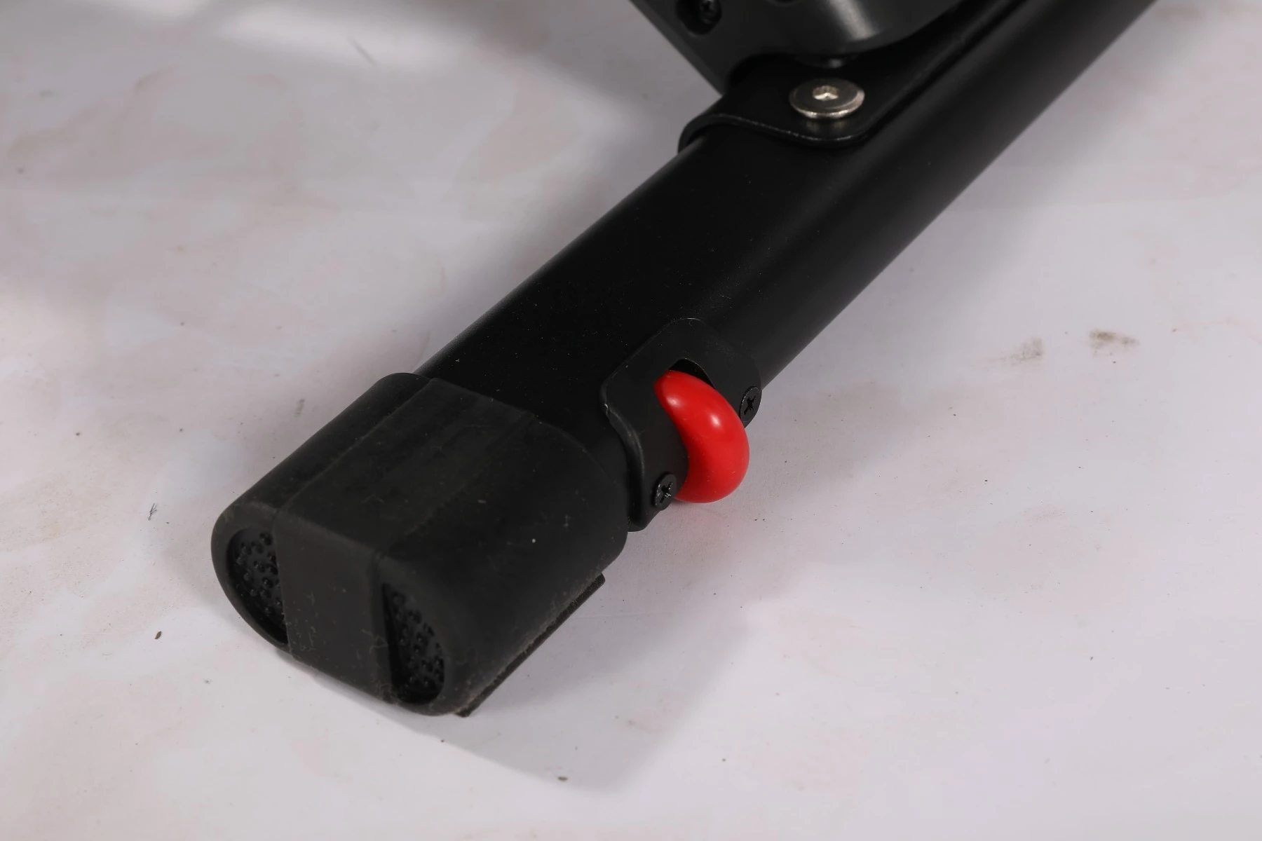 Makinë kanotazhi ART.IS Sport AS4, rezistencë magnetike, Bluetooth, ekran LCD, e palosshme vertikale, e zezë/kuqe