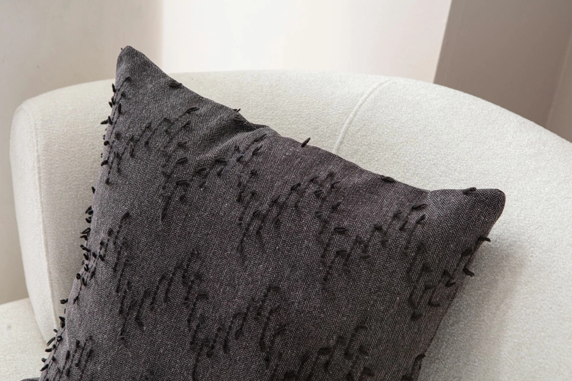 Jastëk mbulesë, ngjyrë e zezë, Evila Originals, Tuffet - Black v4, 43x43cm