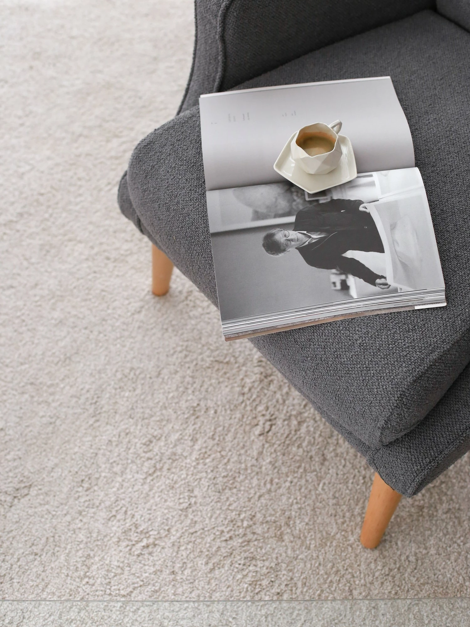 Karrige krahu Atelier del Sofa, Klam, fume