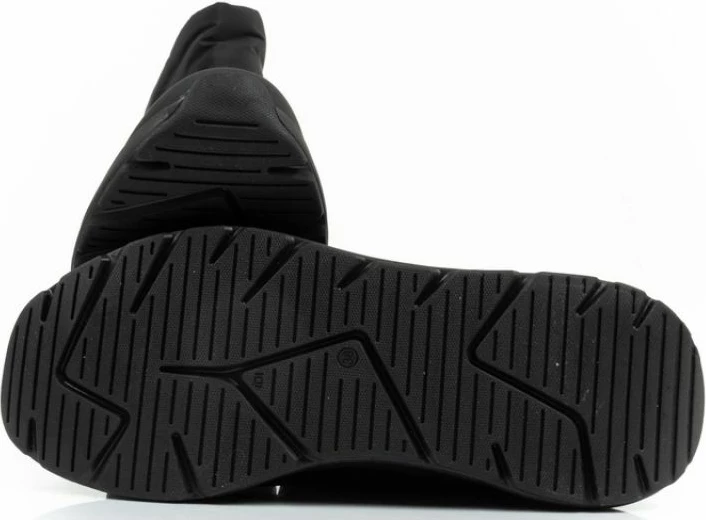 Atlete femra Lee Cooper, të zeza