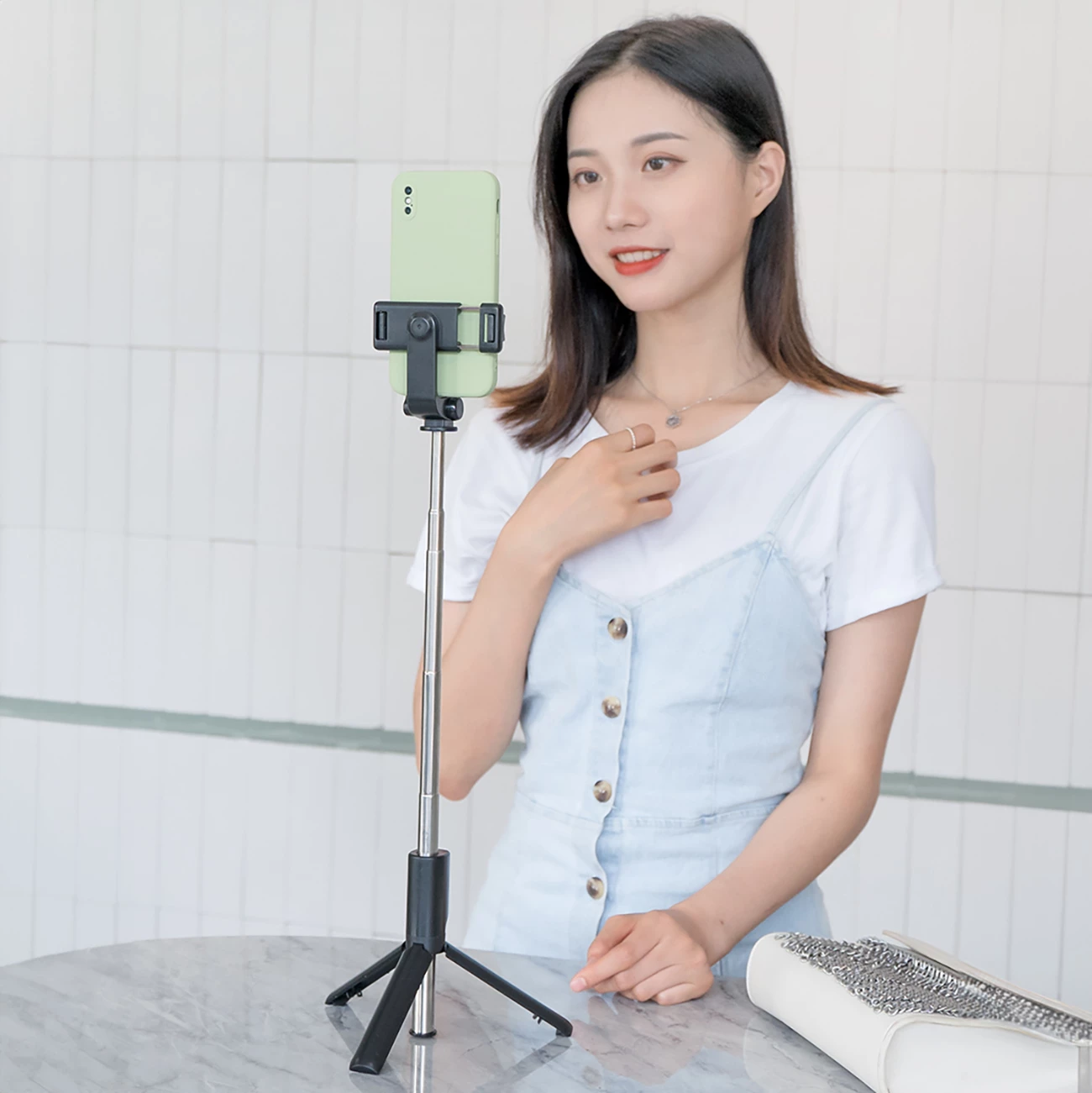 Selfie stick Hurtel WRY1S me tripod, për telefon, 67 cm, e zezë