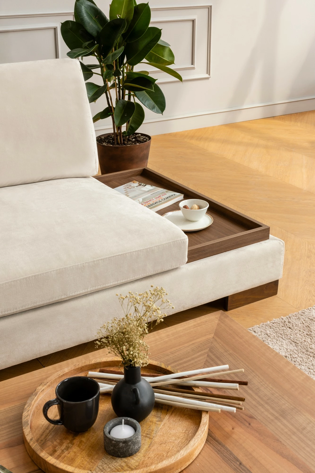 Këndare Tulip me pouf, ngjyrë bezhë, Atelier del Sofa