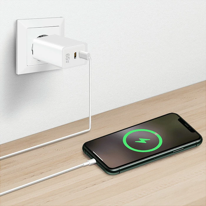 Karikues USB-C LogiLink 65 W GaN, 2x USB-C, PD 3.0/QC 4.0, i bardhë