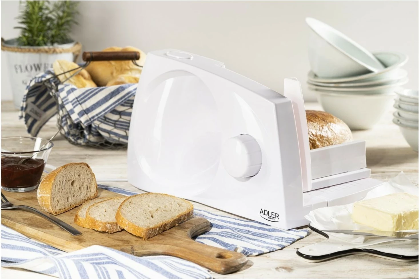 Makina për prerje Adler AD 4703, 150W, e bardhë