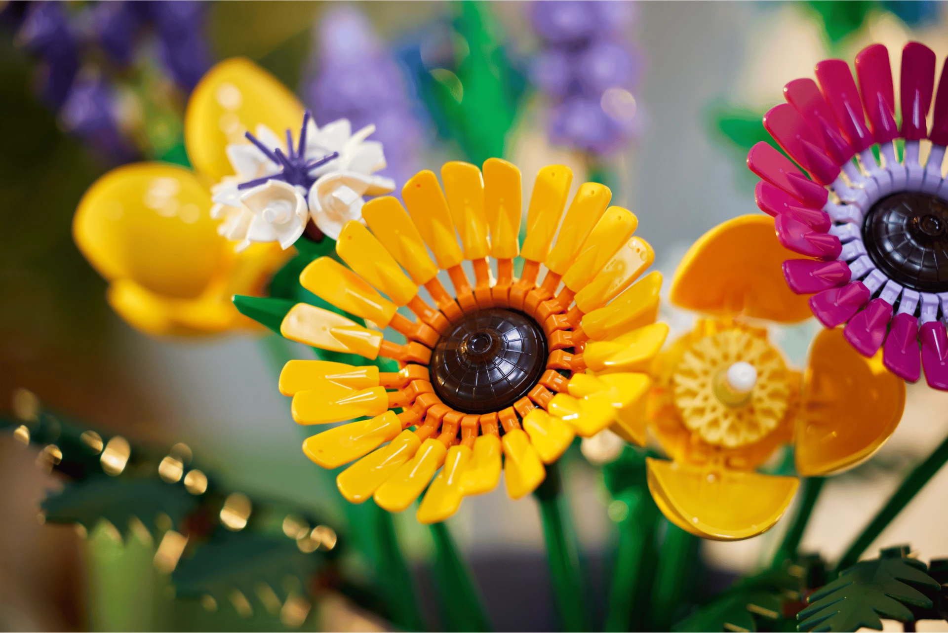 Set ndërtimi LEGO Botanicals Wildflower Bouquet 10313, 939 copë, 18+
