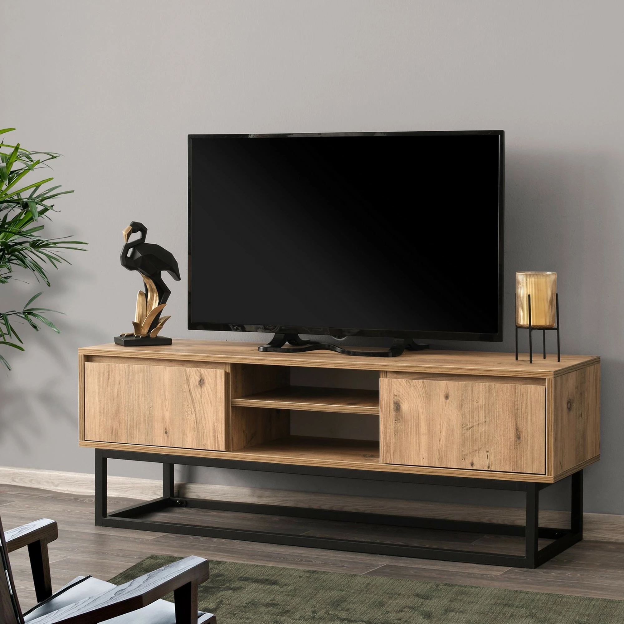 Komodë për TV, Skye Decor, Belinda 140, ngjyrë e zezë dhe pishë